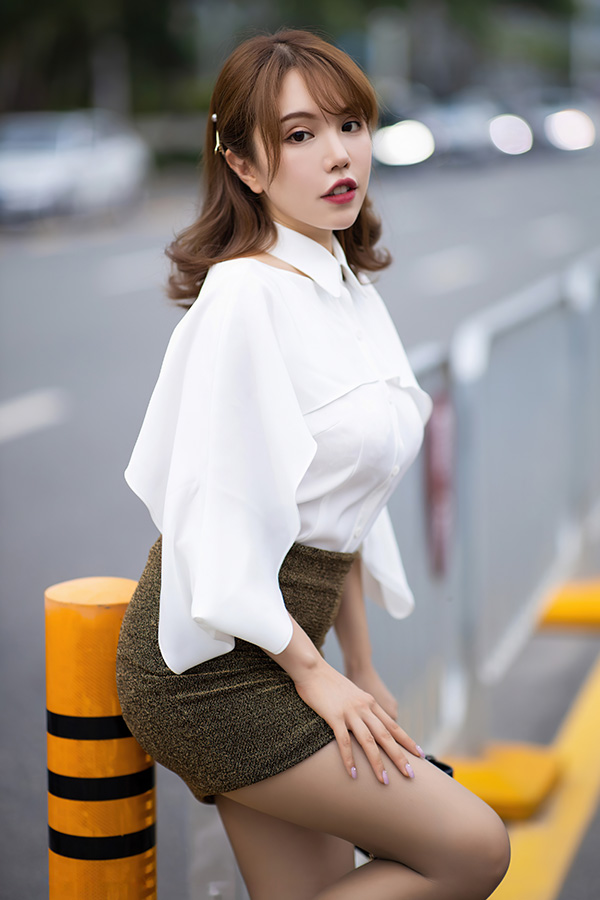 美女黄楽然凹凸有致的身材惊艳众人