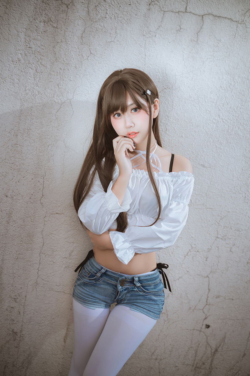 清纯短裤妹妹萌芽儿长得非常好看