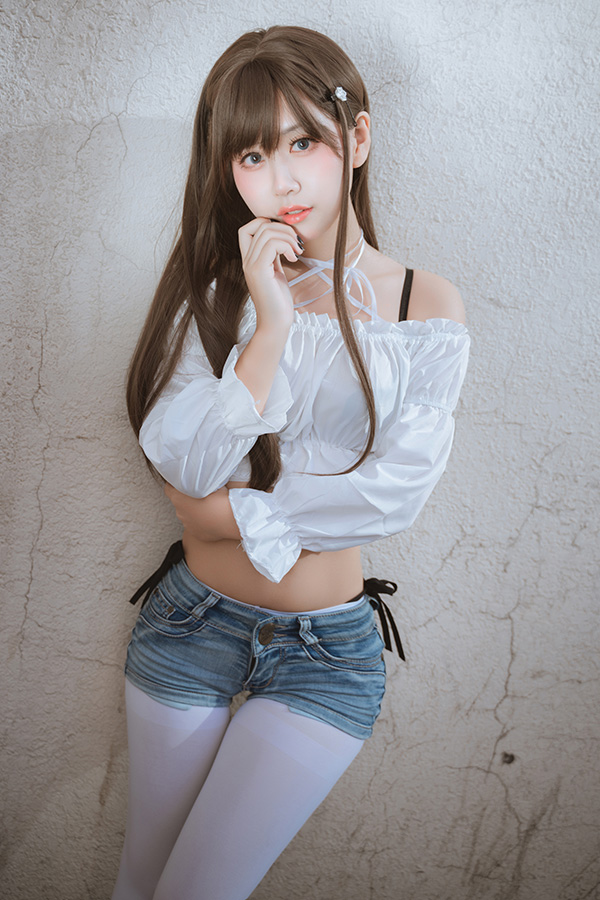 清纯短裤妹妹萌芽儿长得非常好看