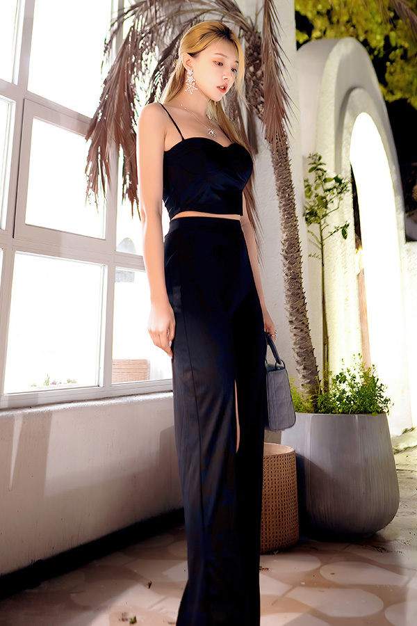 靓丽女神冯木木完美双腿充满活力