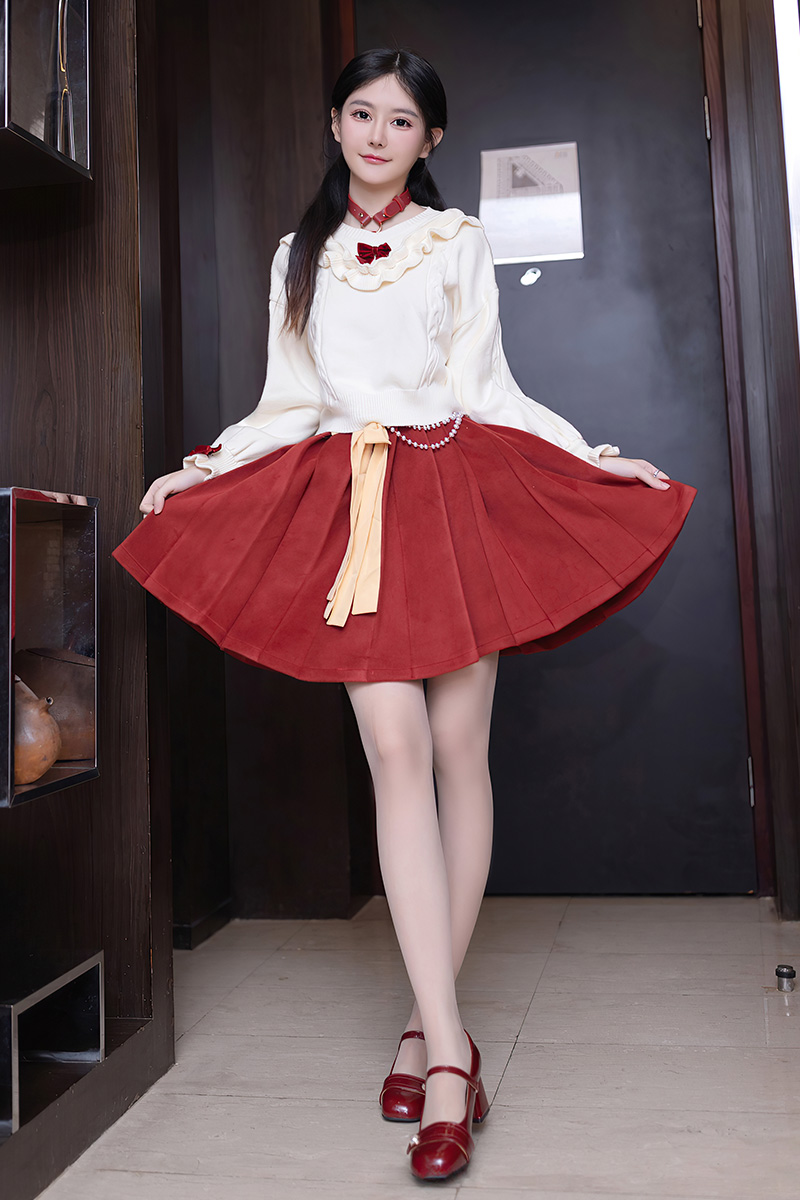 清纯美女谢小蒽OL短裙装扮非常养眼