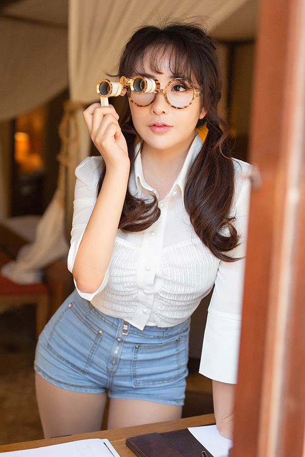 高颜值清纯嫩模陶喜乐身材真是白嫩