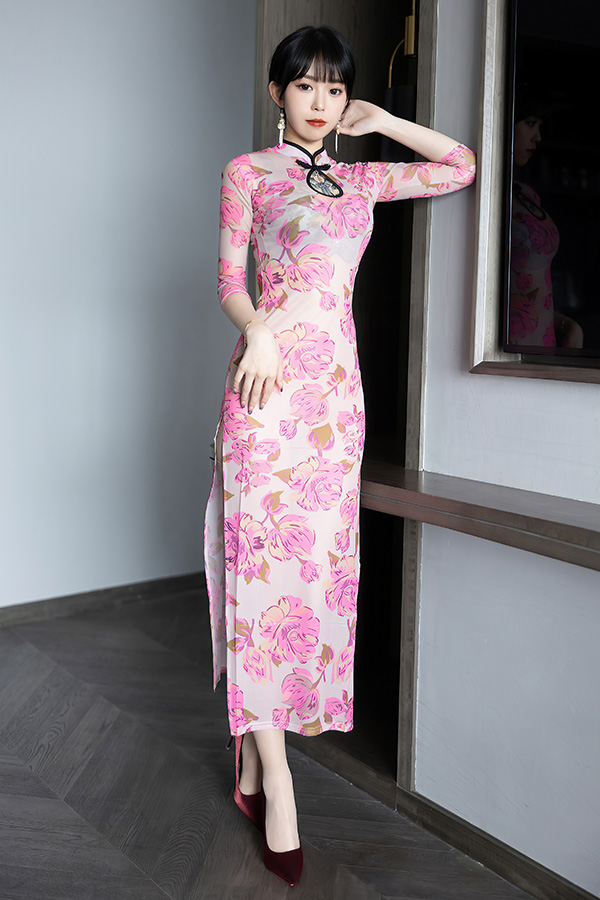 美女奶瓶笔直修长的大腿很美很惹火