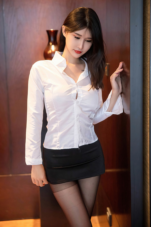 美女模特夏沫沫绝美身材一览无余