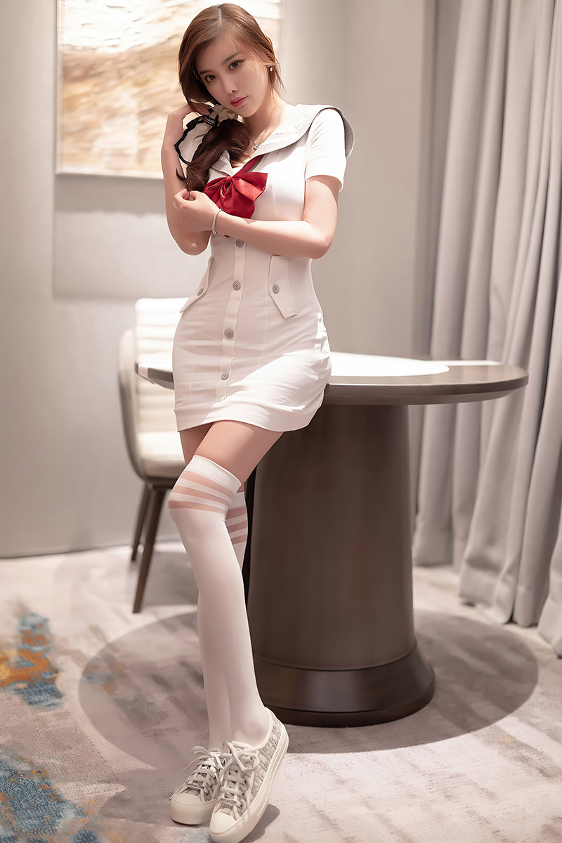 模特杨晨晨颜值和身材都无可挑剔