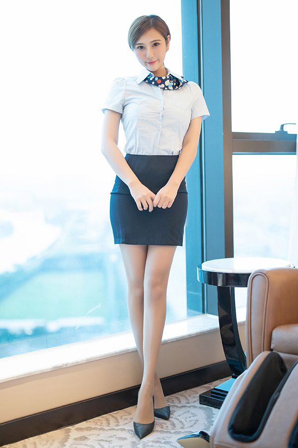 气质女神Lavinia性感身材美不胜收