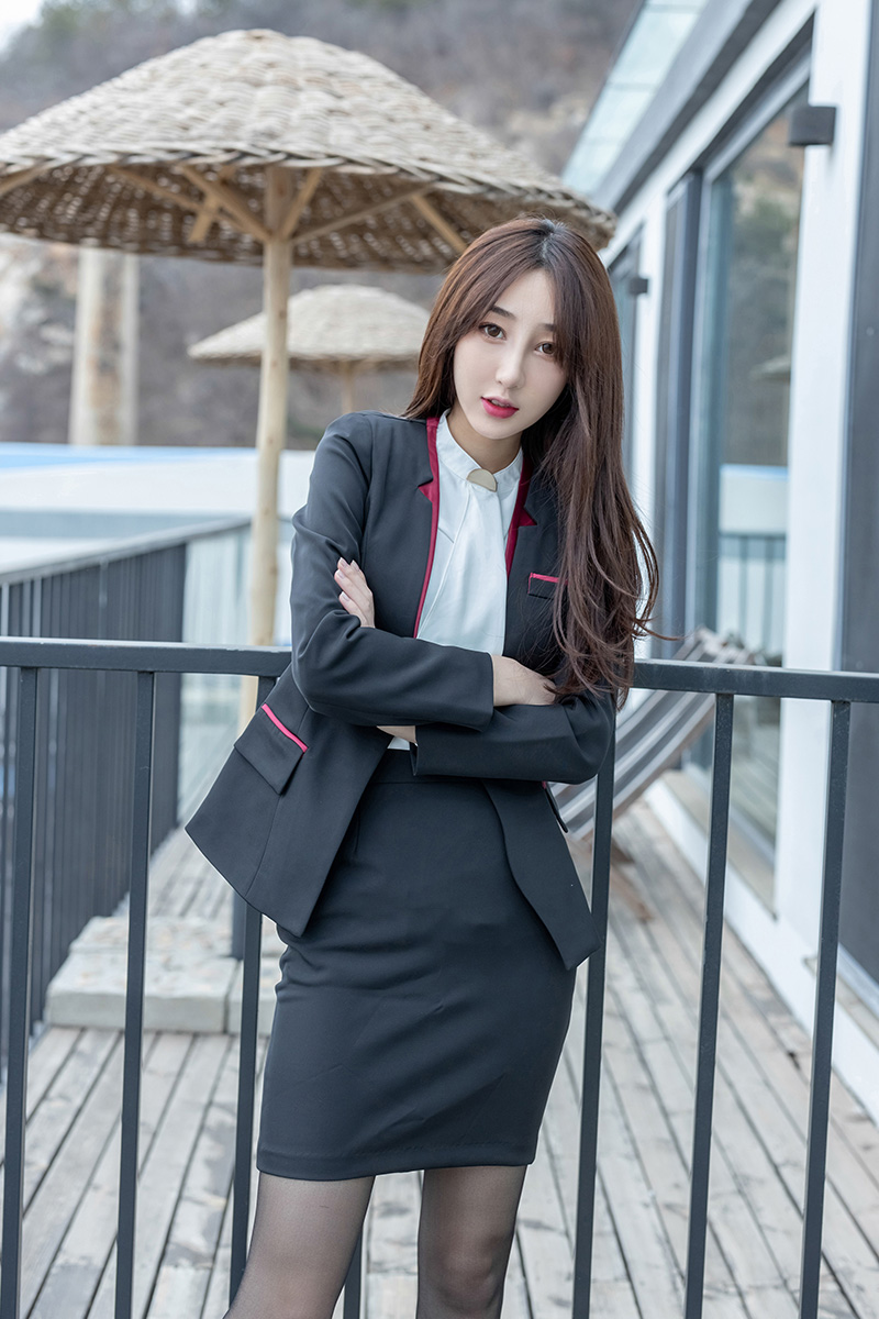 长腿美女九月生丝袜美腿图片不要错过