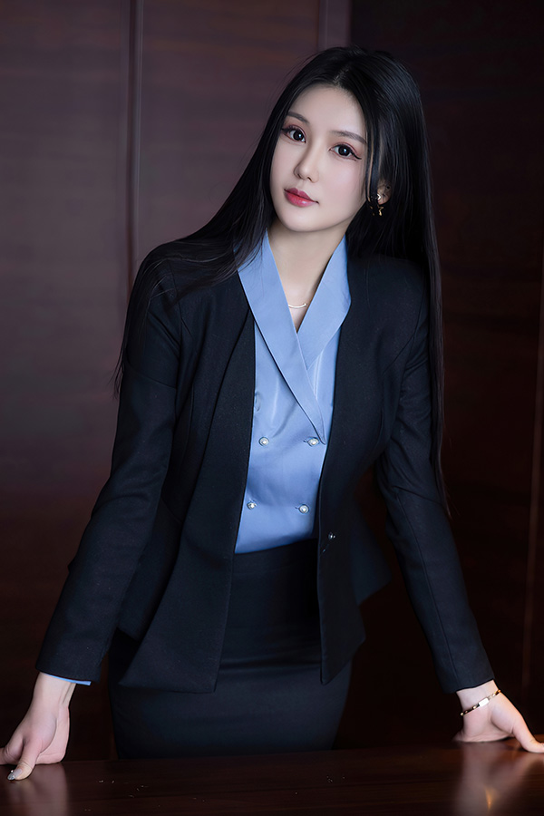 气质美女媛媛酱吹弹可破肌肤让人沉迷