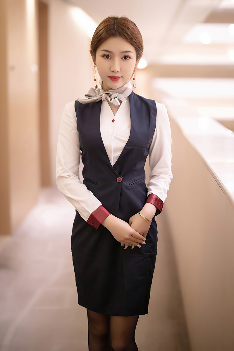 清纯甜美模特梦梵制服写真图片