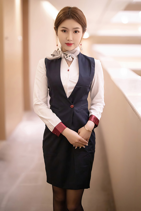 清纯甜美模特梦梵制服写真图片