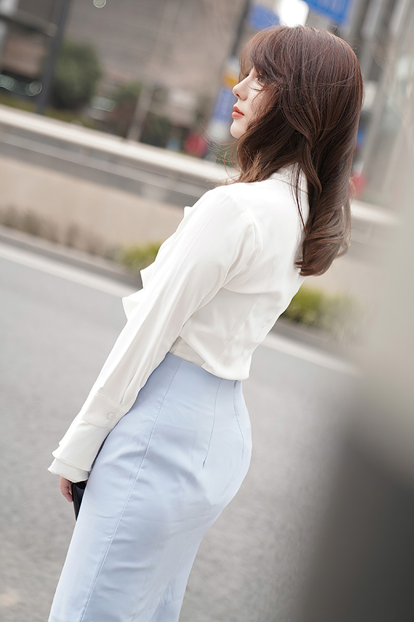 漂亮模特如歌职业装写真图片