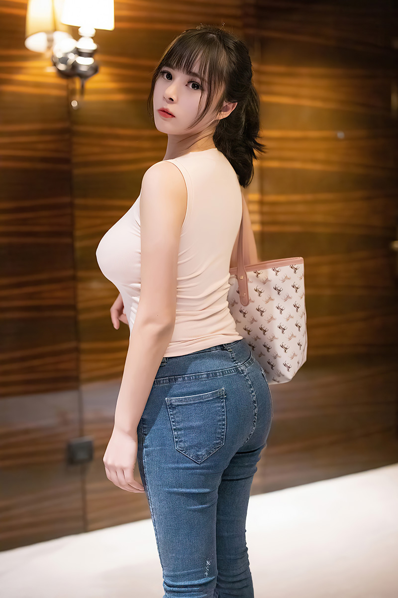 巨胸美女奈沐子喜欢她的朋友有福了
