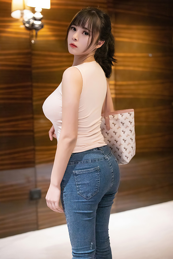 巨胸美女奈沐子喜欢她的朋友有福了