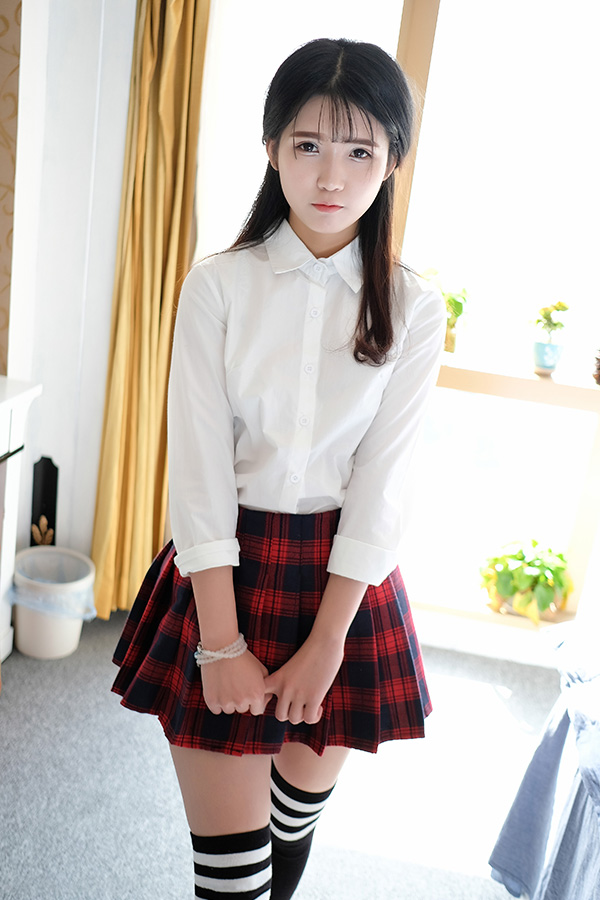 身材娇美纯天然美女小叶子艺术照