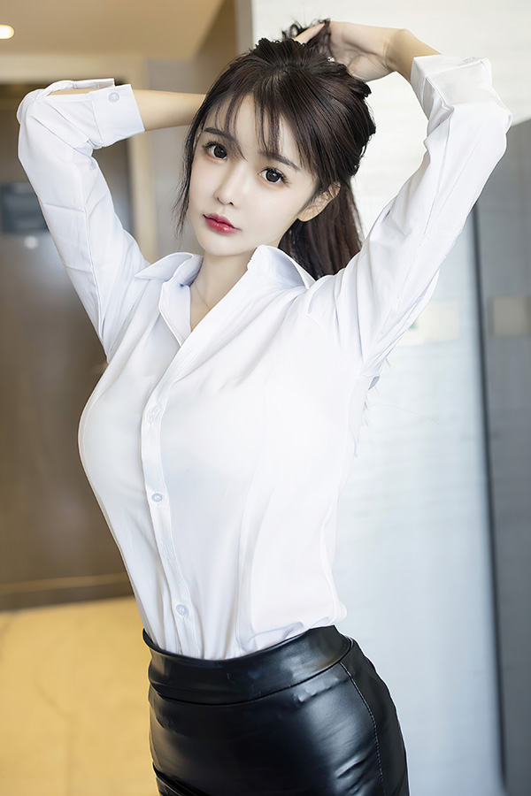 养眼模特南初妹妹外形非常清纯迷人