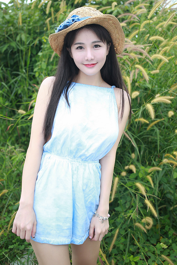 有颜有身材的清纯美女小沫琳太漂亮了