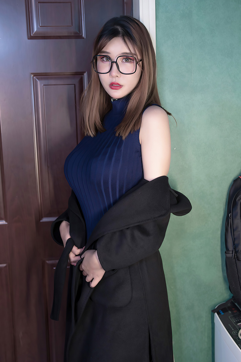 美腿妹子夏沫沫长相出众身材完美