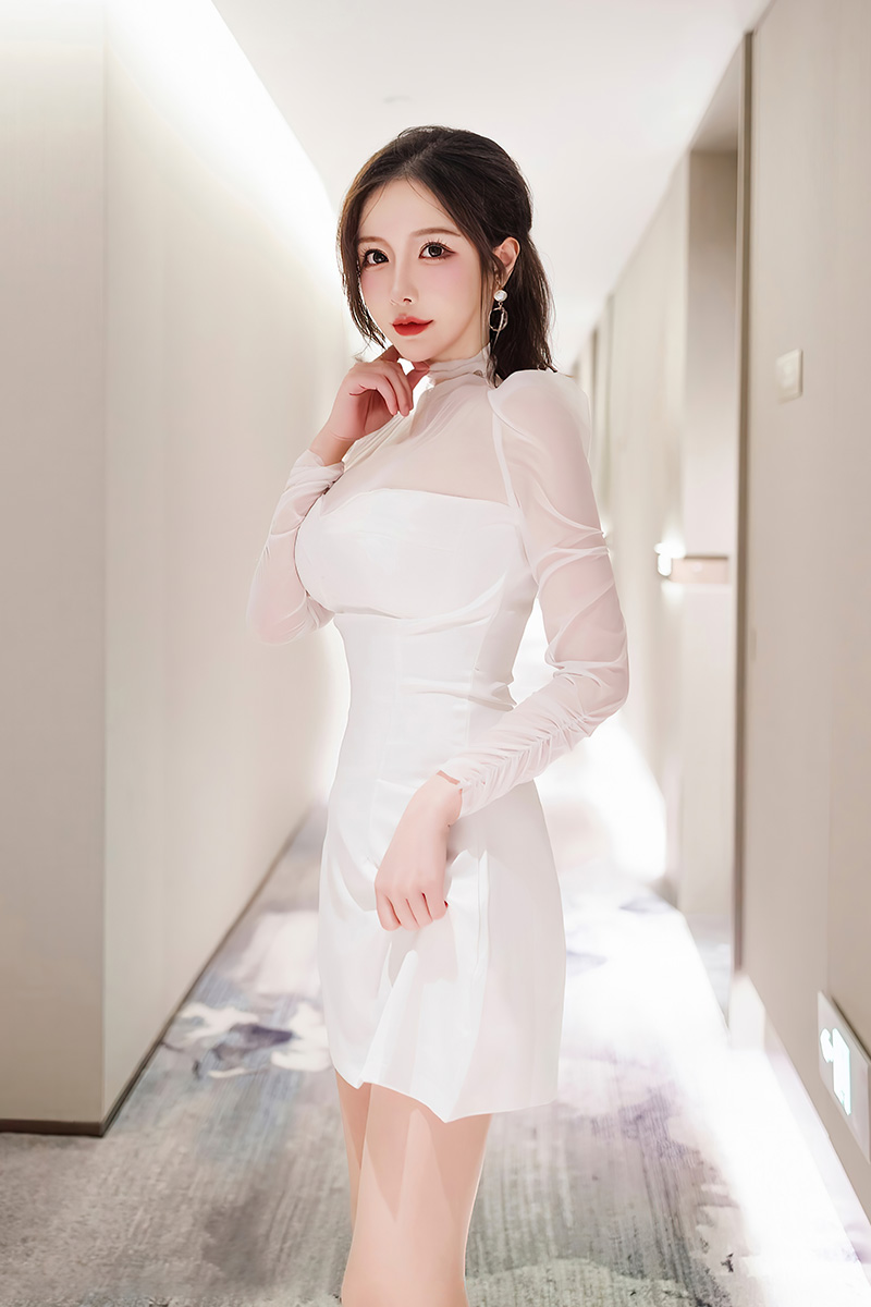 美腿女神LindaLinda苗条的身材非常吸睛