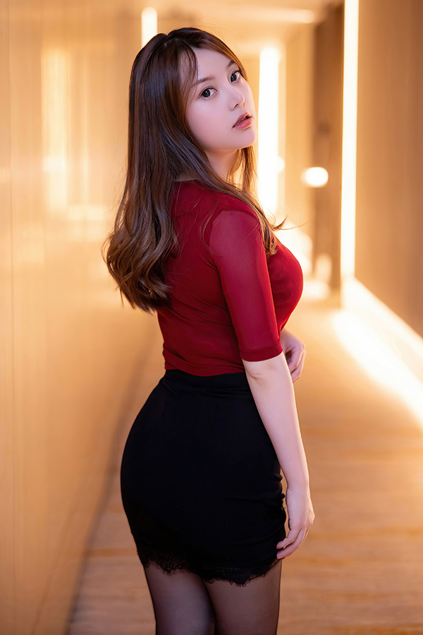 性感美女豆瓣酱喜欢她的可不要错过