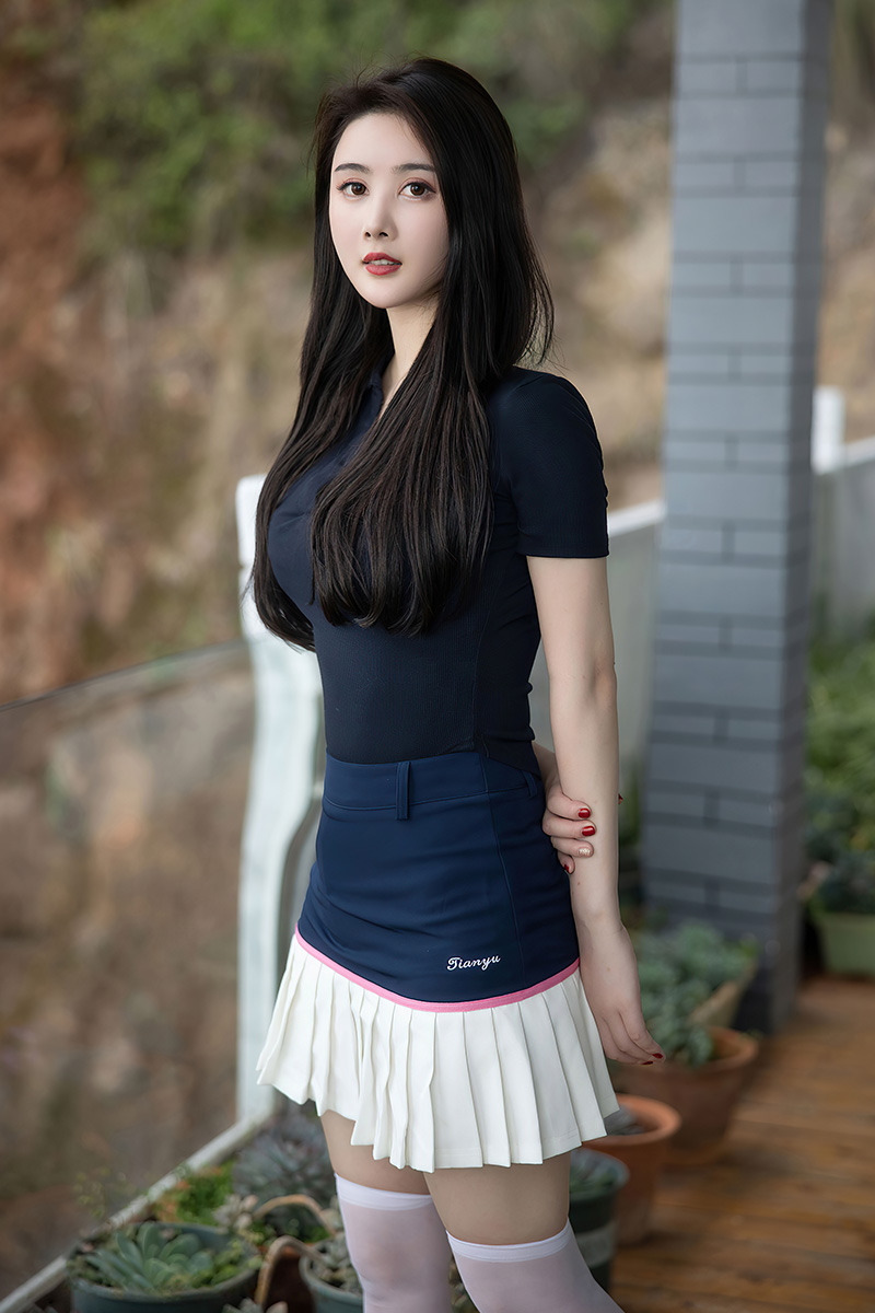 模特宝宝私房秀火辣身姿妩媚动人