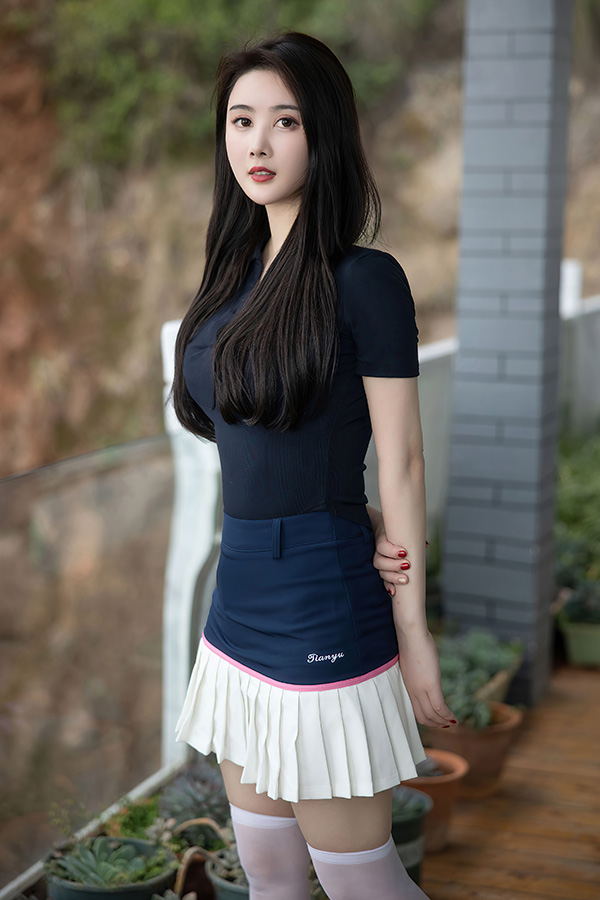 模特宝宝私房秀火辣身姿妩媚动人