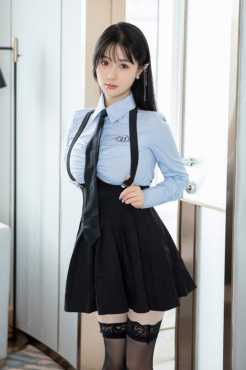 模特柚琪性感写真丰腴身材摄人心魄
