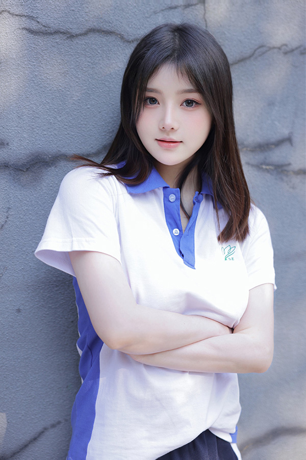 娇小可爱型的妹纸豆瓣酱身材真丰满