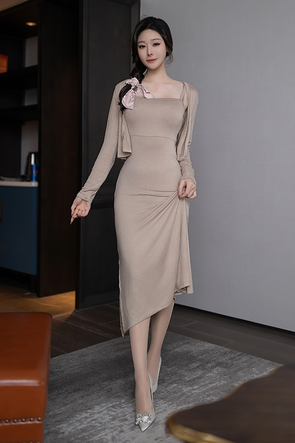 美腿模特小逗逗苗条身材明艳动人