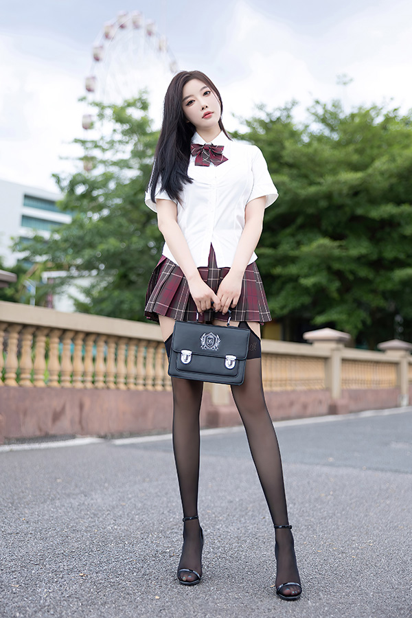 女神杨晨晨两条大长腿好漂亮啊