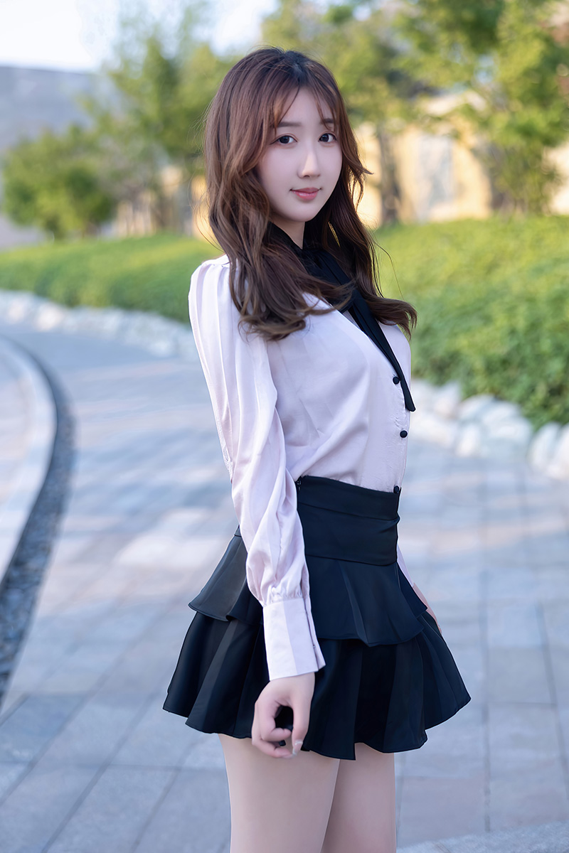 江真真蜜桃曲线身材非常性感好看