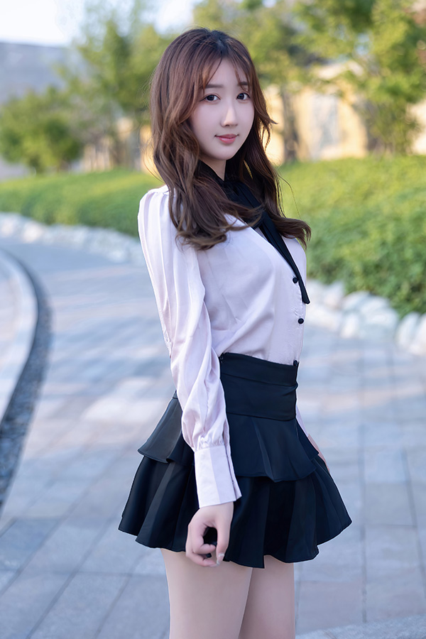 江真真蜜桃曲线身材非常性感好看