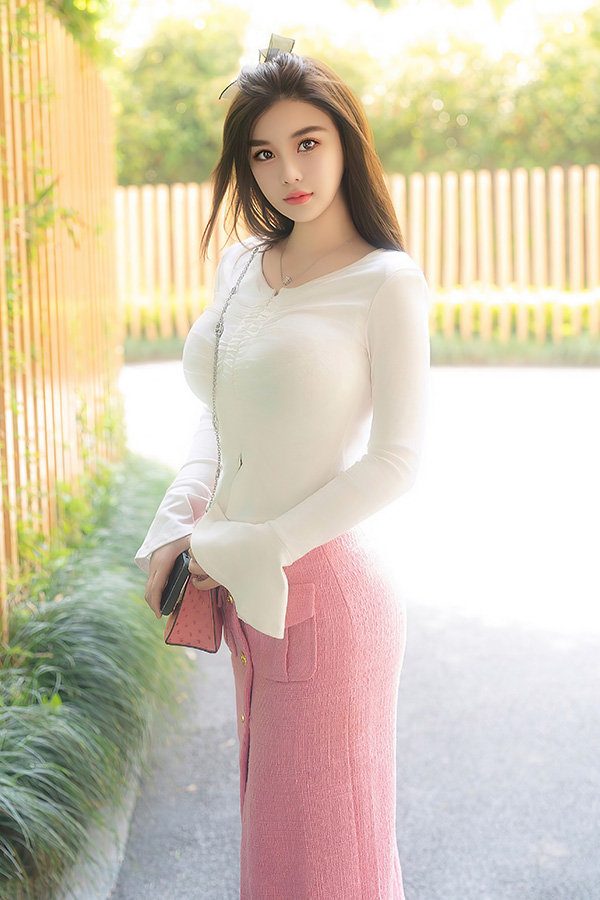 美女周静蓓标准身材看起来十分养眼