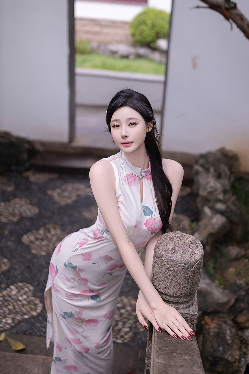养眼妹子小逗逗身材没得说前凸后翘