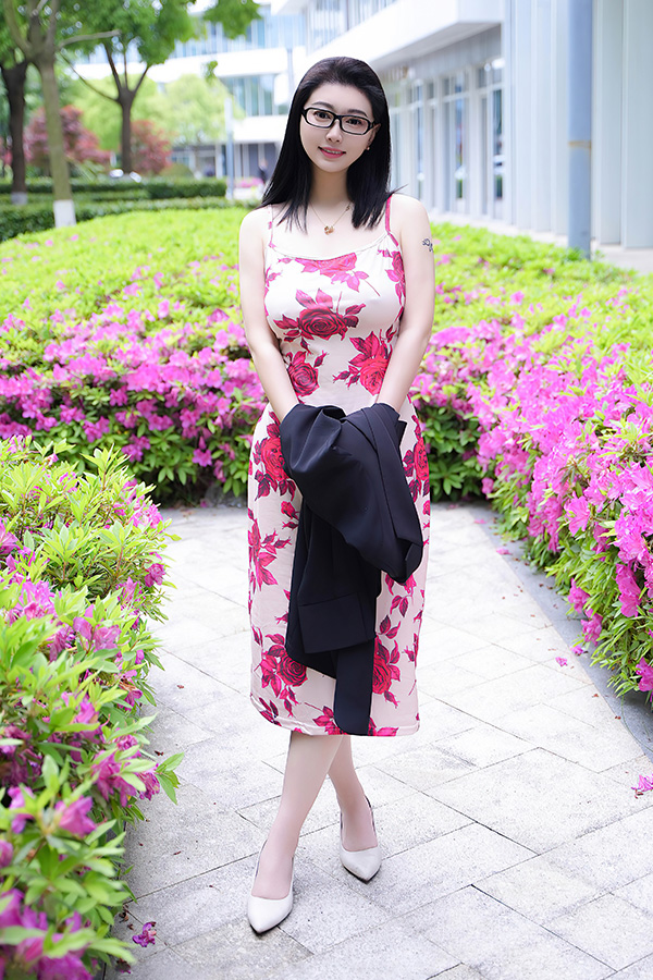 模特雅茹老师前凸后翘的身材没得说