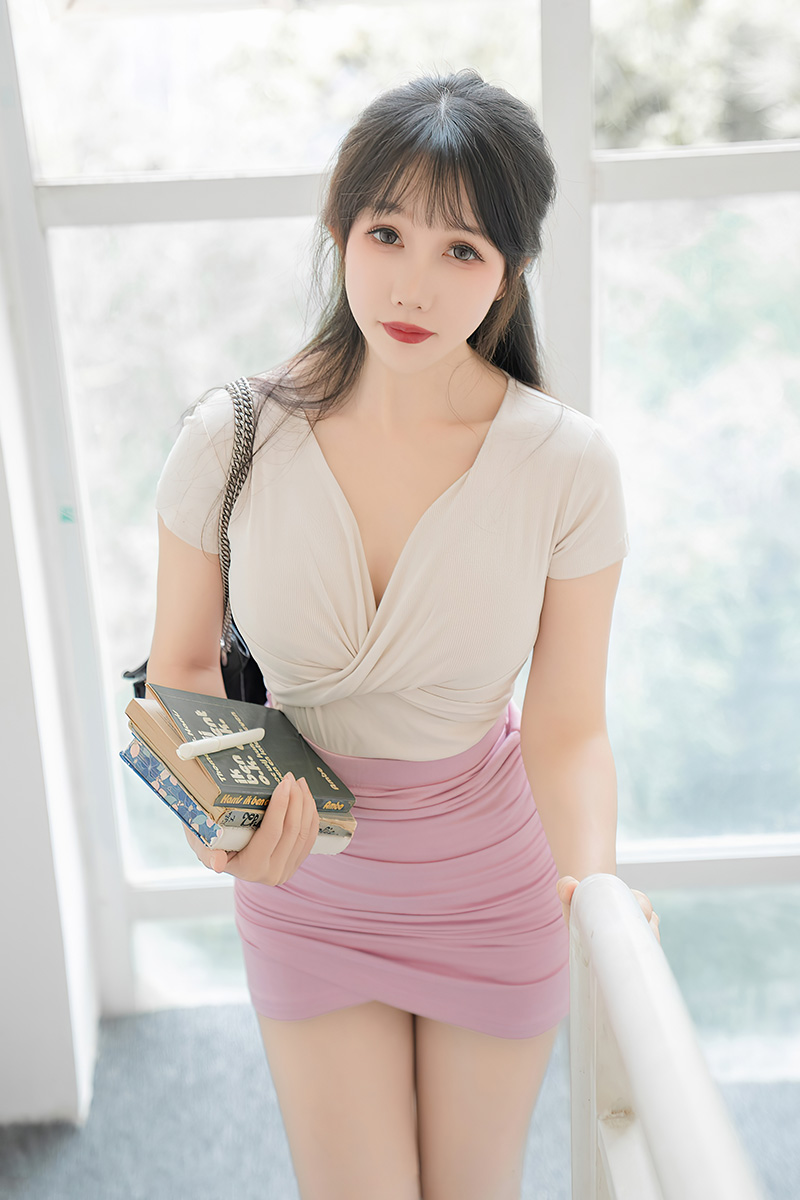 可爱又性感的妹子波巧酱写真图片