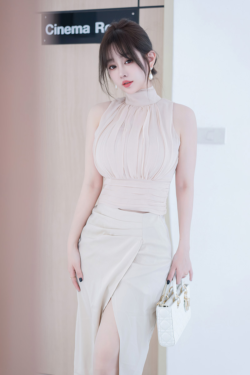 养眼女神王雨纯丝袜美腿曲线非常完美