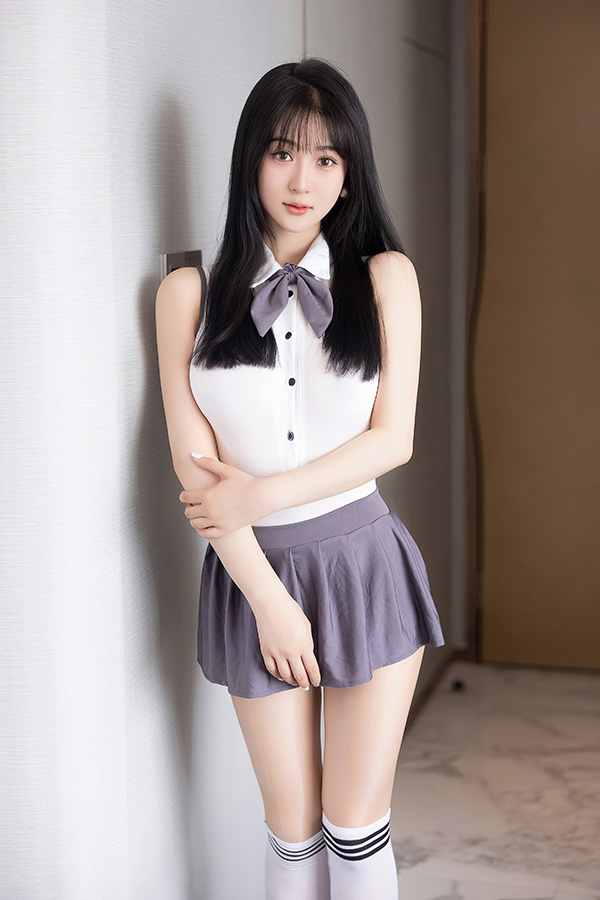 高颜值小姐姐柚琪身体比例非常完美