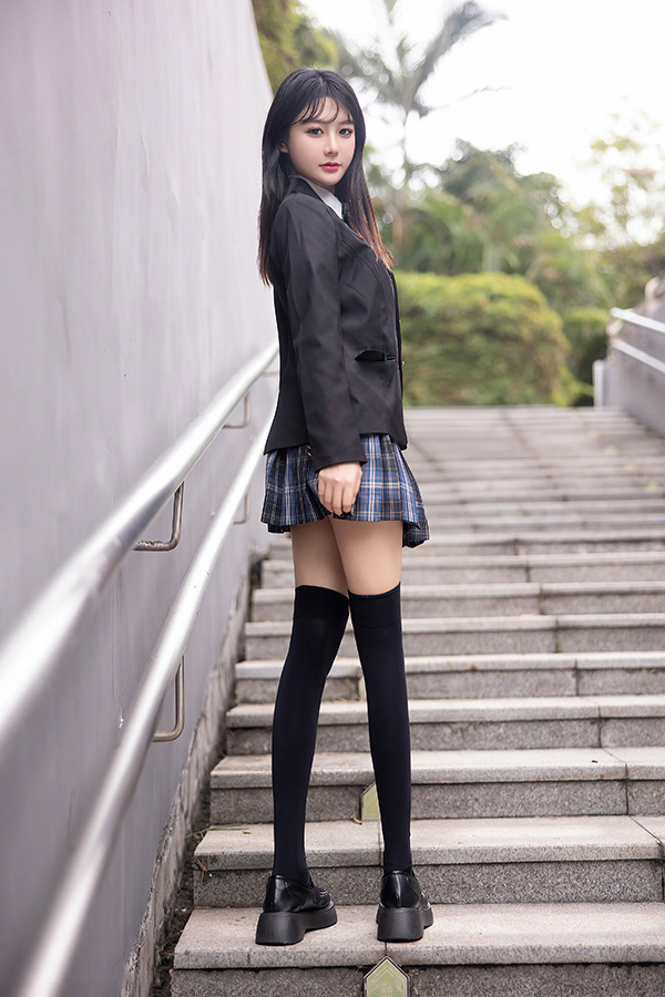 谢小蒽健身房写真图片完美身材令人惊艳