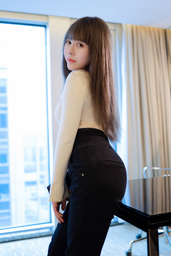 性感女神艾莉极致完美身材一览无余