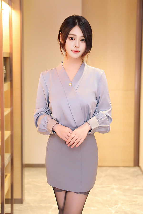 肉肉的圆润美女蛋蛋宝写真图片