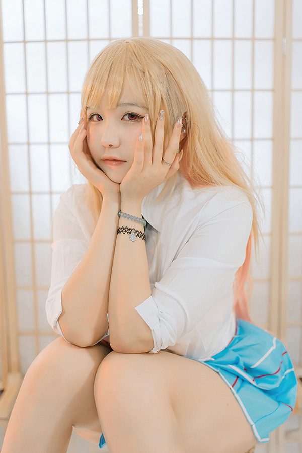 小姐姐阿半今天很开心写真图片