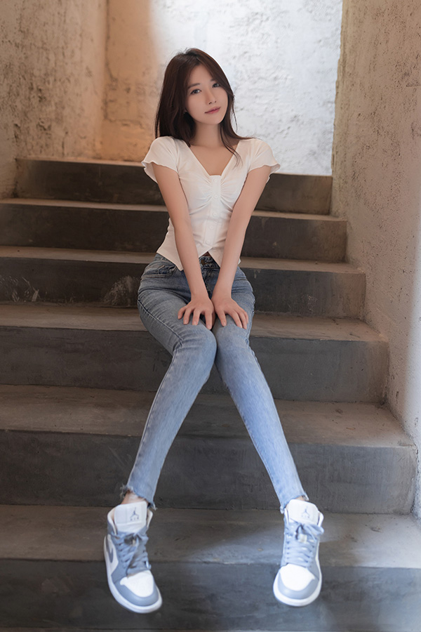 美女鱼子酱婀娜动人身段越看越喜欢