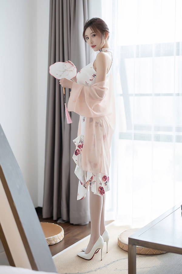 女神杨晨晨清新脱俗的气质特别吸引人