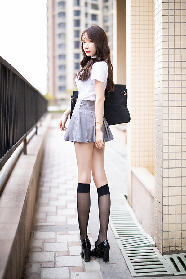 美腿模特周于希如果你喜欢就收藏一下