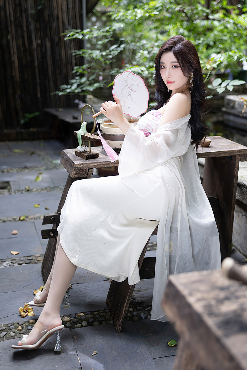 女神杨晨晨私房写真深受粉丝喜爱