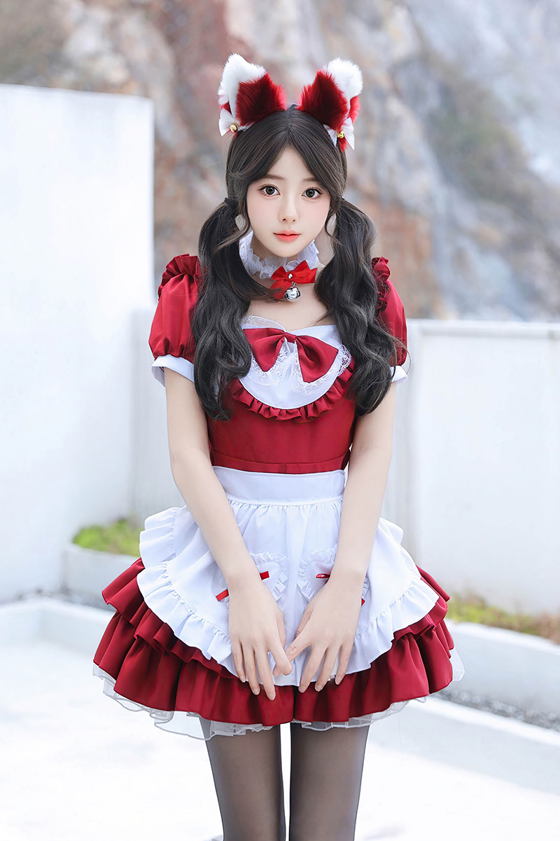 甜美小姐姐桃妖夭红色女仆服明艳动人