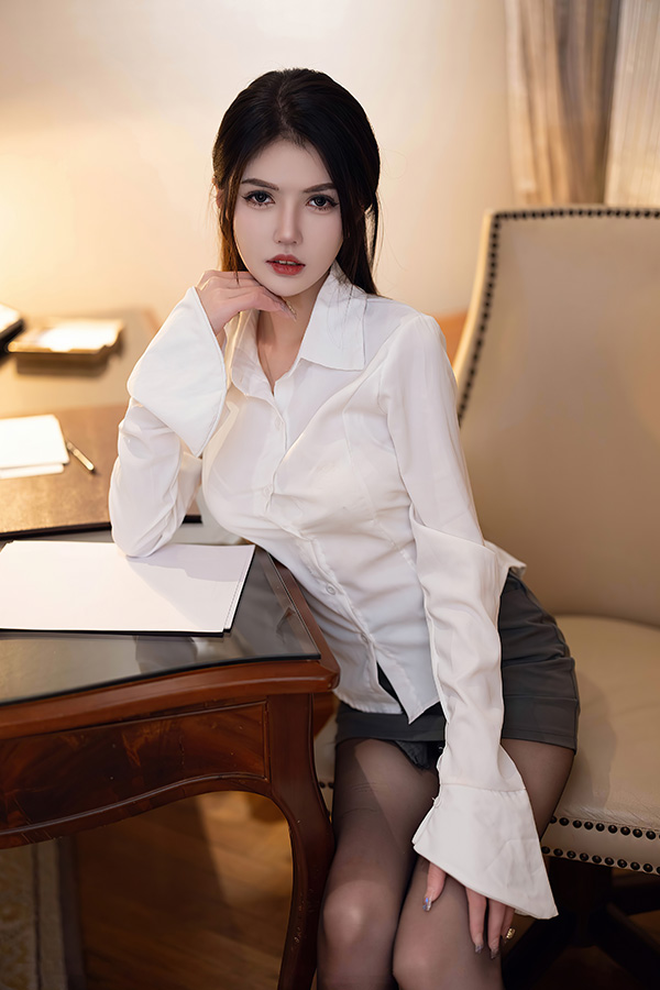 美女媛媛酱长相甜美身材火辣无比