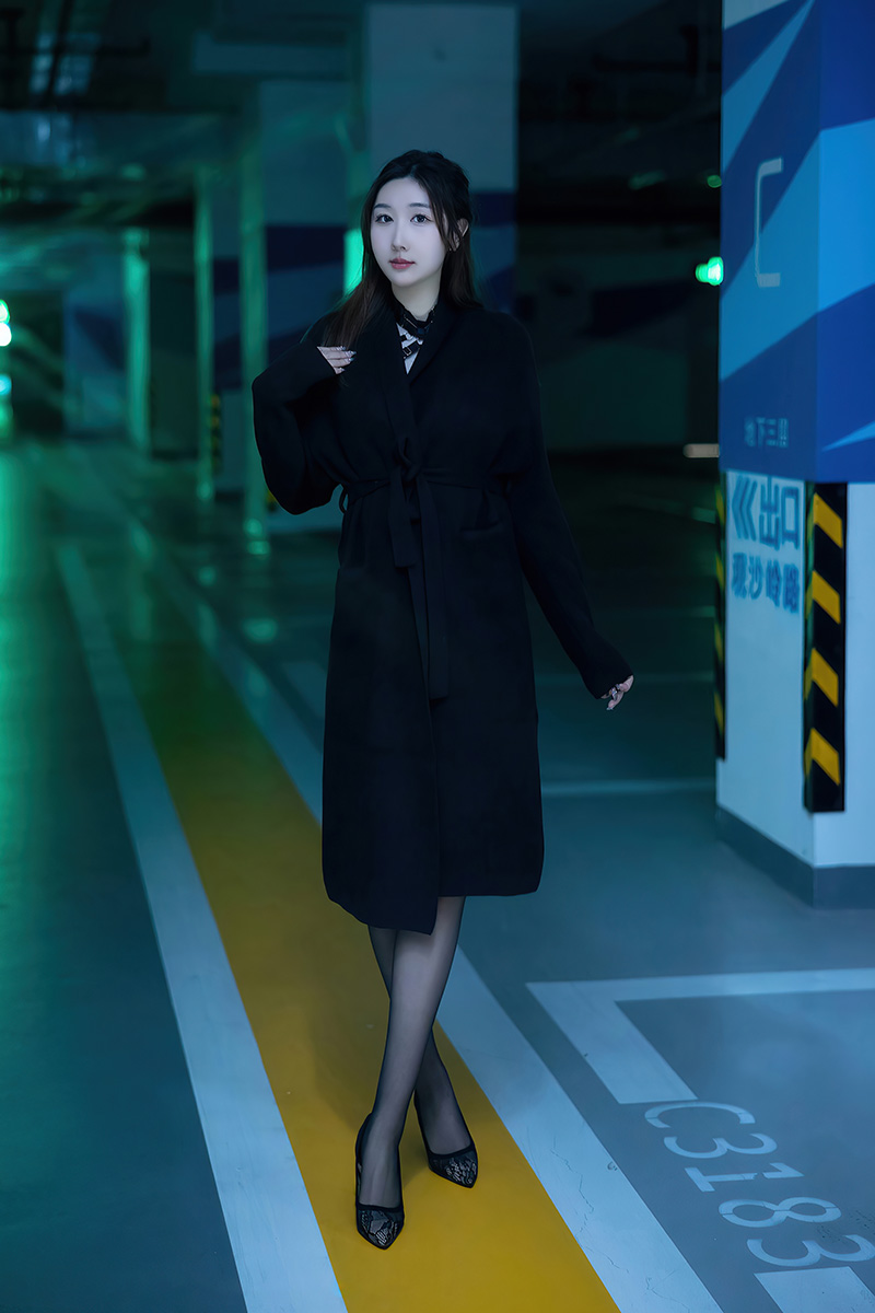 眼镜妹江真真曼妙身材非常好看
