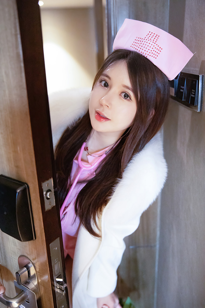 奶油妹妹制服美图绝佳身材性感呈现
