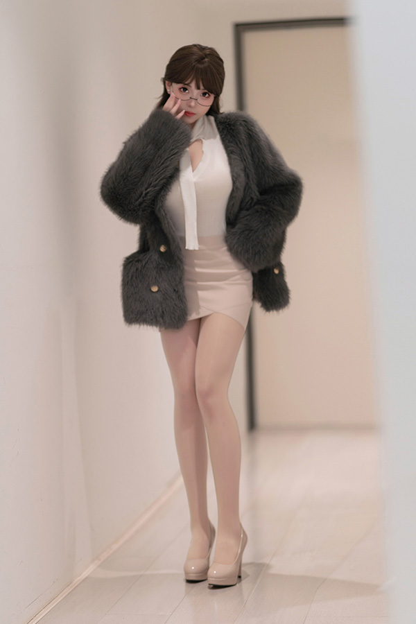 Bangni邦尼出众的外貌和身材十分好看